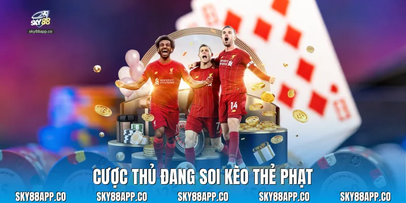 Cược thủ đang soi kèo thẻ phạt 